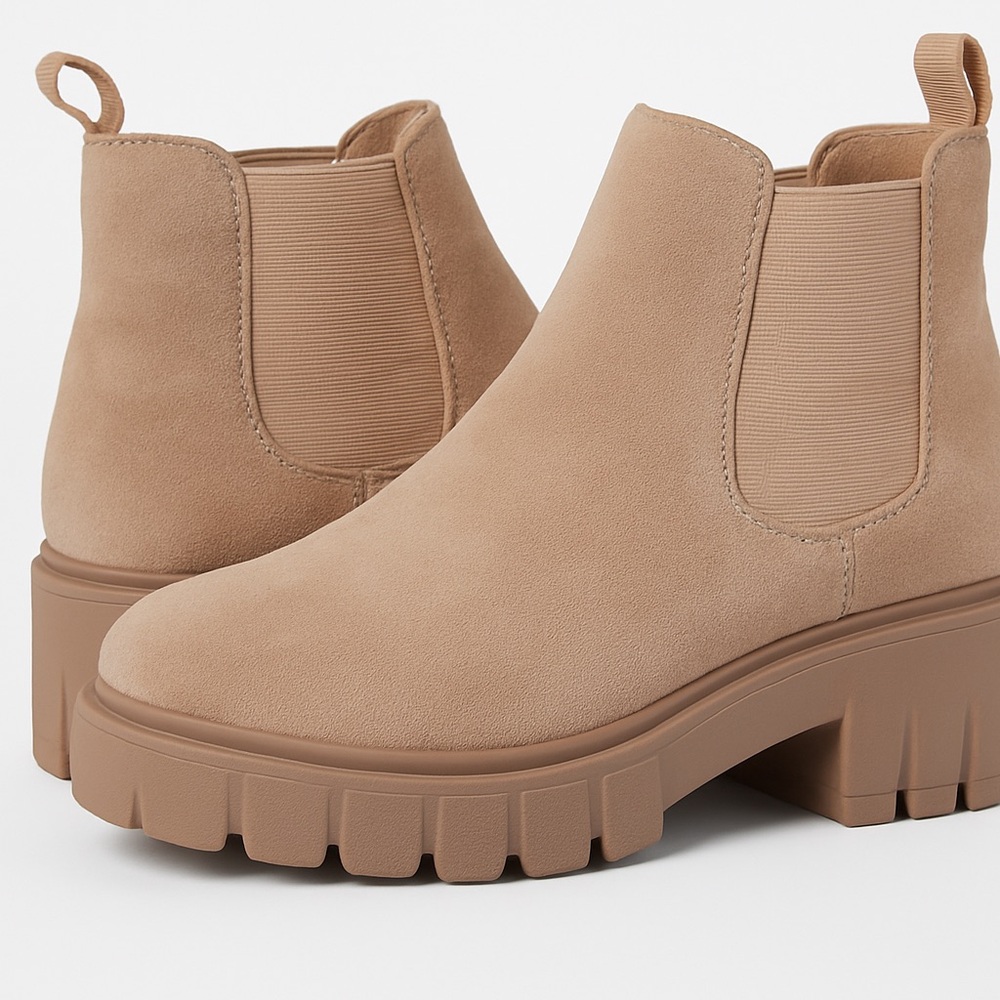 Cushionaire Suede Platform Chelsea Boots Camel Lug Sole Size 8